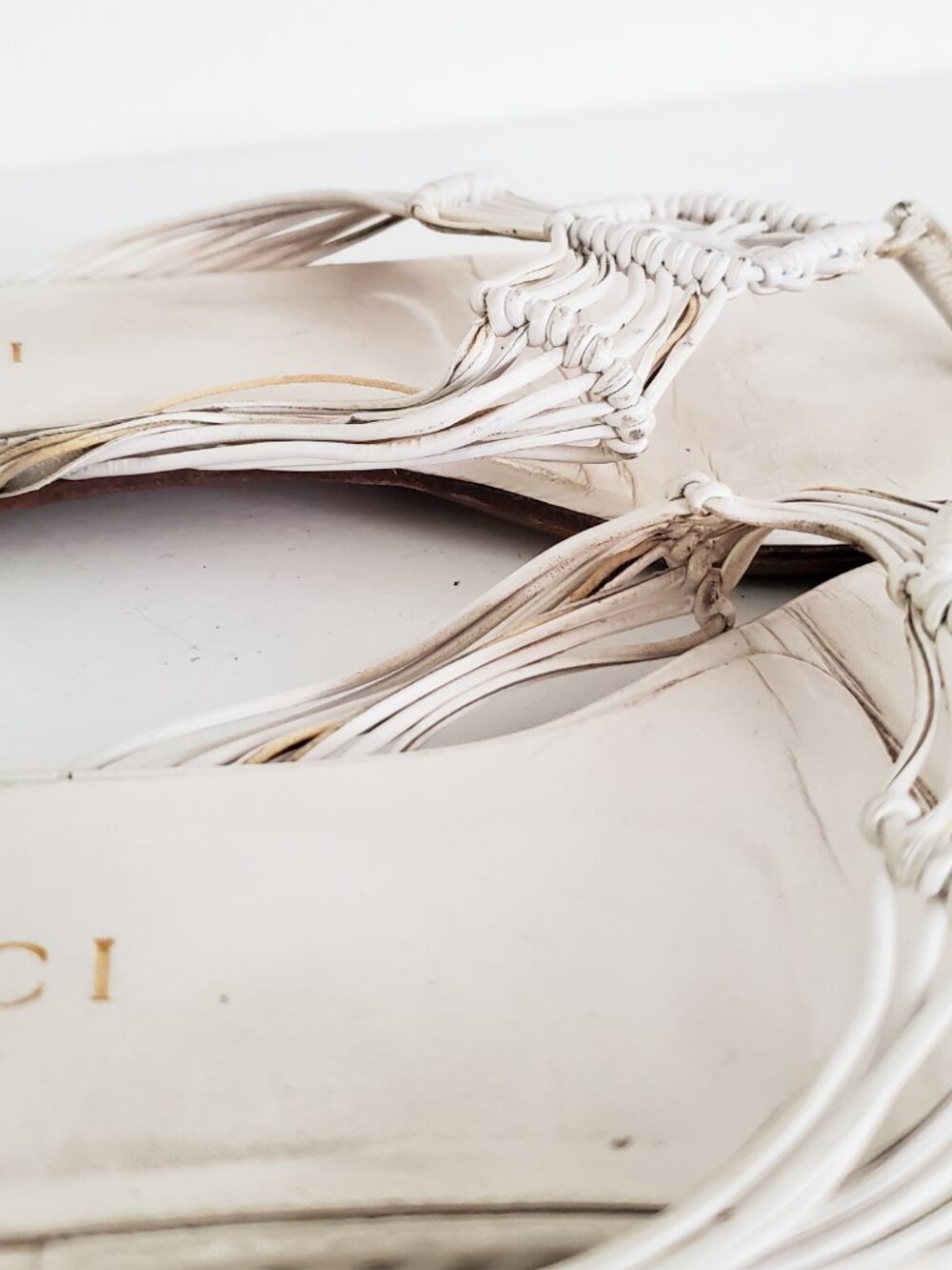 Gucci White Leather Braided Flip Flop Sandals Size 7.5 - Picture 9 of 12